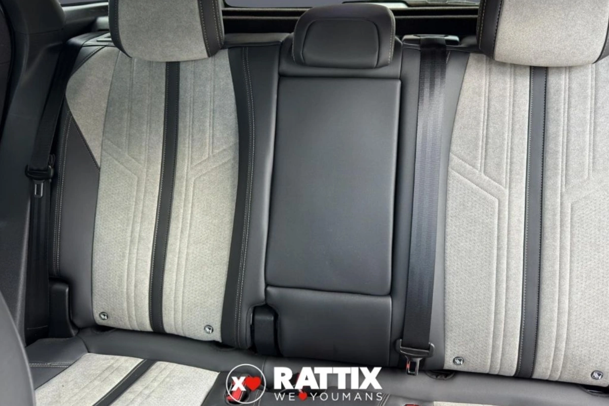 PEUGEOT 3008 1.6 hybrid4 GT Pack 300cv e-eat8 1.6 hybrid4 GT Pack 300cv e-eat8